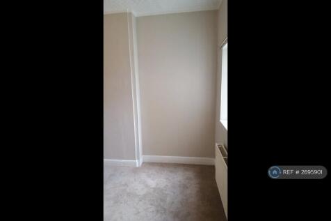 Large Double Bedroom 2