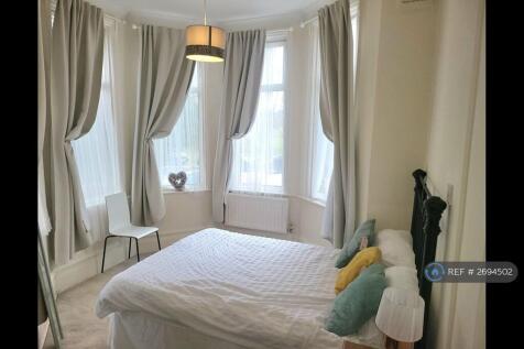 Beautiful Bay Window Bed Position 1