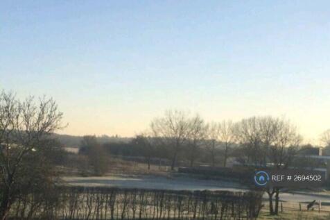 Outside Your Door, 2 Mins To London Train Station