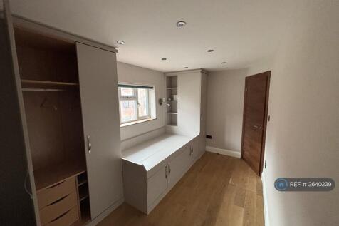 Children&#39;s Bedroom With Wardrobes 3