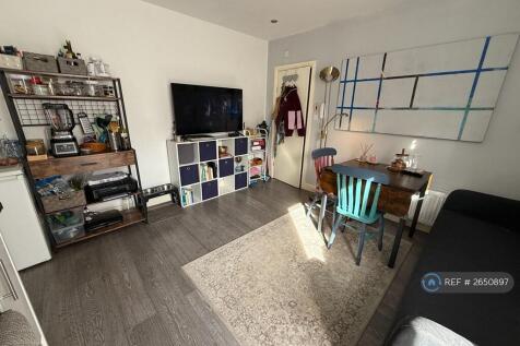 Lounge/Kitchen Area 1