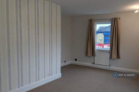 Lounge Toward De La Pole Avenue