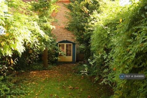 Garden Study Hut In Private Back Garden