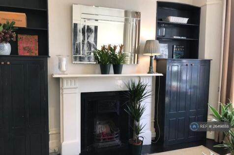 Fitted Cupboards And Bookshelves
