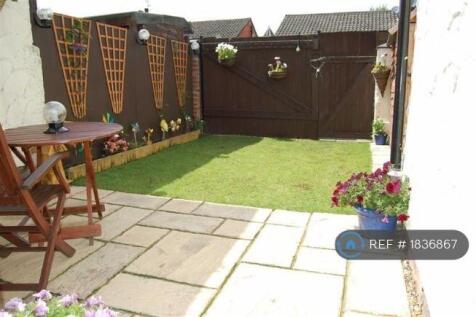 Lovely Garden With Alley Gates