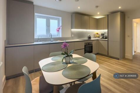 Fully Fitted Kitchen With Dining Table And Chairs