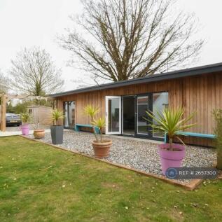Outside Facing The Main House And Driveway 