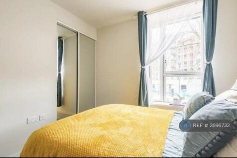 Built-In Wardrobe With Mirror