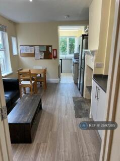 Lounge &#43; Kitchen 