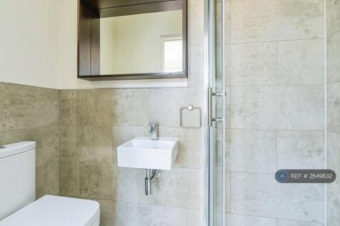 Ensuite (Main Bedroom)