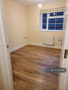 Bedroom 2: 3.07m x 2.64m