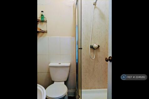 1 Of The 4 Shared Bathrooms