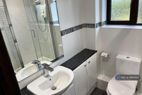 En-Suite With Shower 