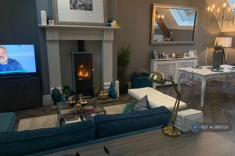 Open Plan Living Room/Kitchen