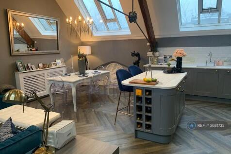 Open Plan Living Room/Kitchen