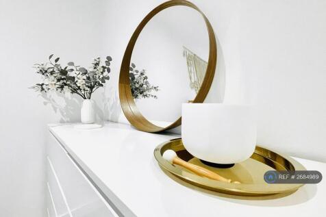 Drawers In The Bedroom