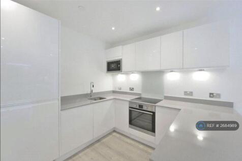 Kitchen (Microwave, Dishwasher, Fridge-Freezer)