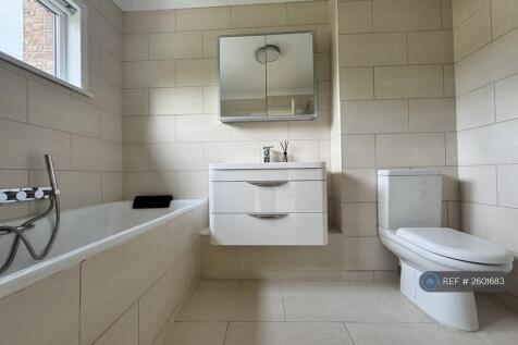 En-Suite Bathroom 