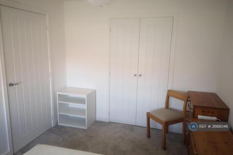 Room To Rear Inbuilt Wardrobe