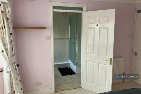 Bedroom 2 - Ensuite (Shower, Sink &amp; Toilet)