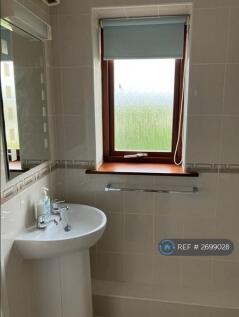 Bedroom 1 - Ensuite (Bath/Shower, Sink &amp; Toilet))