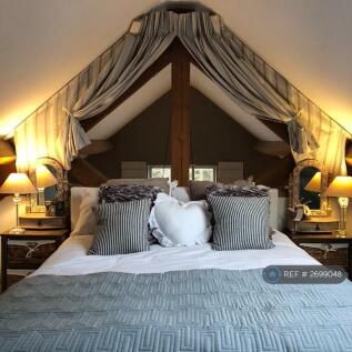 Upstairs Kingsize Mezzanine Bedroom 