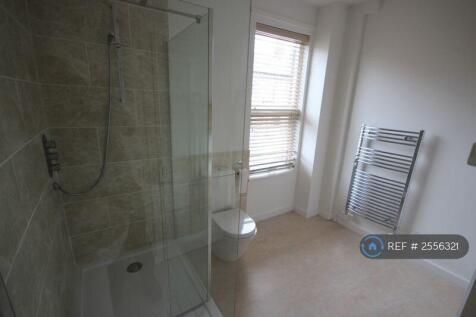 Middle Floor Bathroom