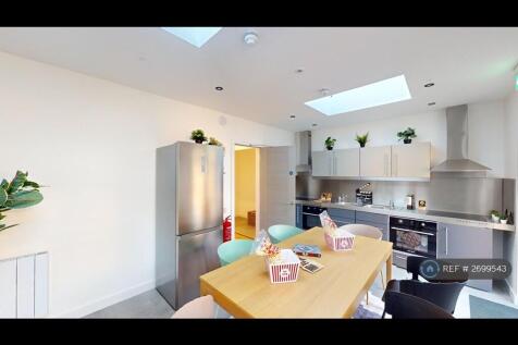 Communal Kitchen/Living