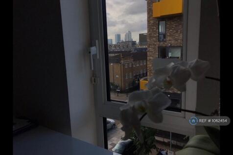 View On Canary Wharf From Master Bedroom