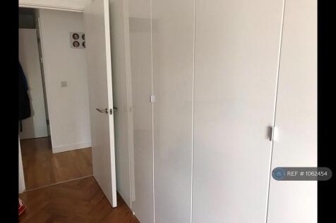 Bedroom 2 (Spacious Wardrobe)