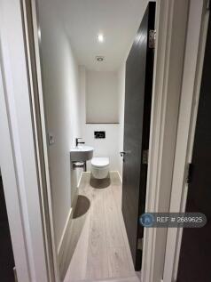 Extra w.c. &amp; Sink!