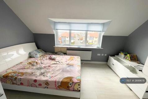 En-Suite Bedroom On Second Floor