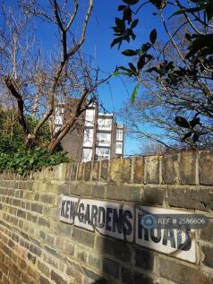 Penthouse Studio With Roof Terrace &amp; Balcony