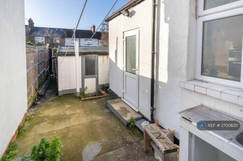 Garden (5x5 Garage At The Back)