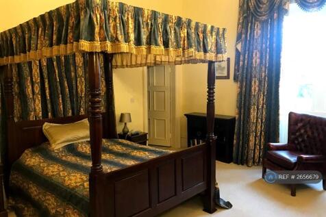 Master Bedroom With Four Poster Bed