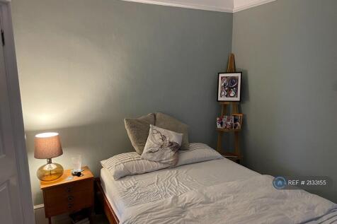 Main Double Bedroom (2)