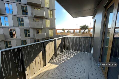 Balcony Viewing The Residents&#39; Garden