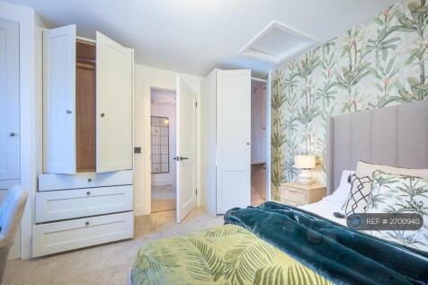 Integrated Wardrobe Storage 