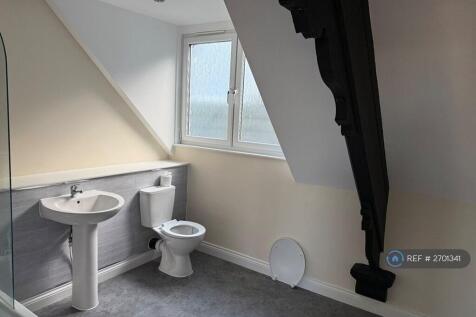 Master En Suite Bathroom