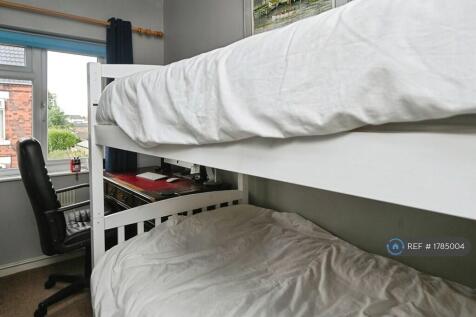 Double Bunk In 2nd Small Bedroom