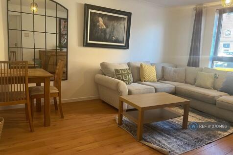 Iron Window Mirror Brings Light To Life