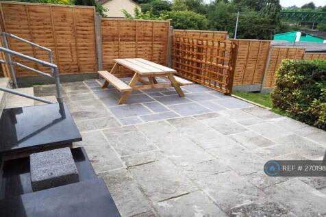 Large Outside Patio - Inc Bbq