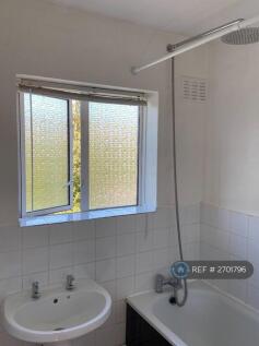 Main Bathroom (First Floor)