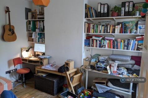 2nd Bedroom: Fitted Shelves And Desks Optional