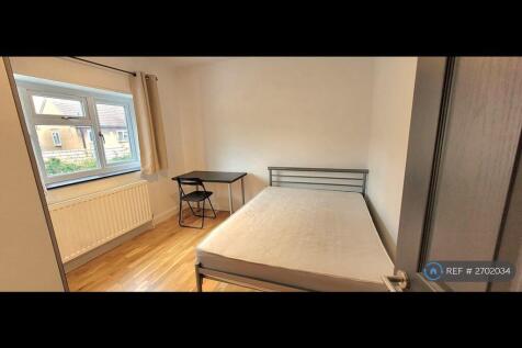  First Floor Rear Bedroom £990