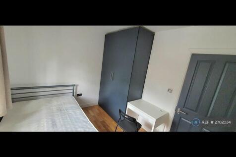 First Floor Front Bedroom £930