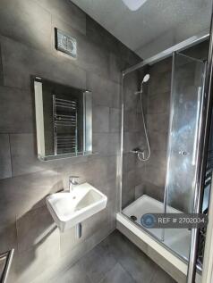 Separate Shower Room
