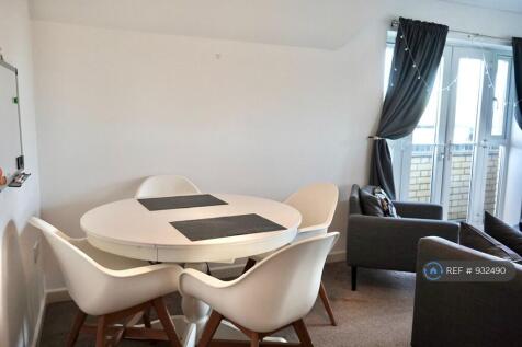 Living Room/Dining Area