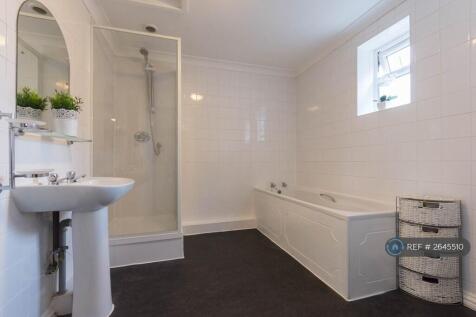 Luxury Bathroom With Bath