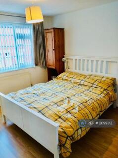 King Size Bed &amp; Bedding Set